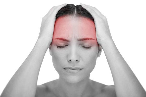 jonge vrouw met sterke hoofdpijn - Foto, afbeelding