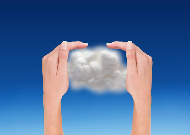 Wolke zwischen den Händen - Foto, Bild