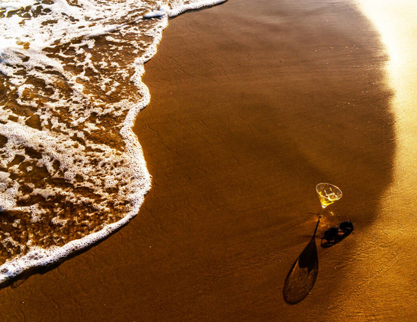 φυσικό θαλασσοταραχή σε αμμώδη παραλία - Φωτογραφία, εικόνα