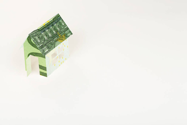 Euro karton ev kapanıyor  - Fotoğraf, Görsel
