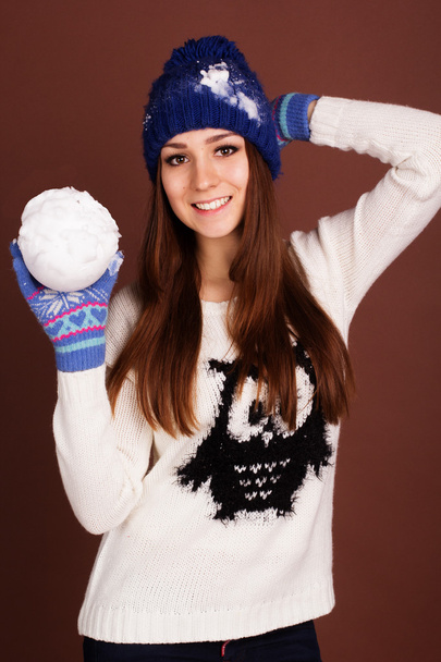 Teenager girl is holding snowball - Foto, Imagen