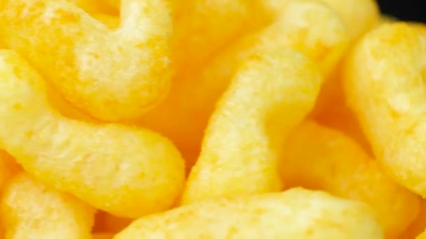 Macro vídeo de fiação de chips de milho crocante ar. - Filmagem, Vídeo