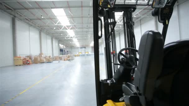 Forklift in a modern storehouse - Footage, Video
