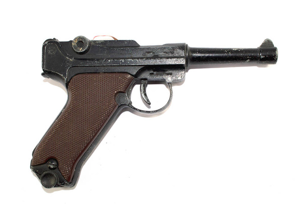 "Антикварний старовинний пістолет на білому тлі
" - Фото, зображення