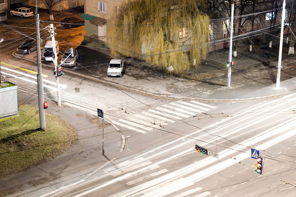Difundir la luz de los faros de un coche en los intersecti
 - Foto, imagen