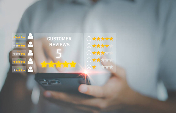 Kundenbewertung Zufriedenheit Feedback Umfrage-Konzept, Benutzer geben Bewertung Service-Erfahrung auf Online-Anwendung, kann der Kunde die Qualität der Dienstleistung, die zu Reputation Ranking des Unternehmens zu bewerten. - Foto, Bild