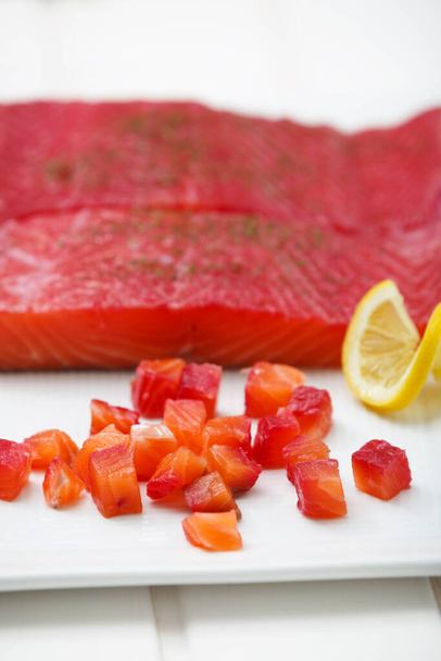 филе лосося со специями и овощами - Фото, изображение