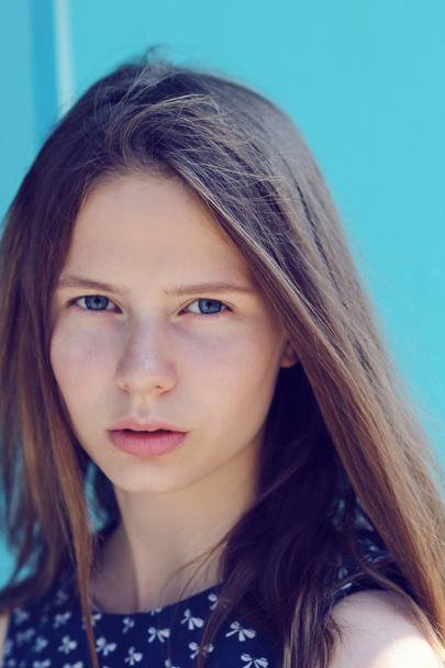 Молодая девушка подросток симпатичная с русыми волосами - Foto, immagini