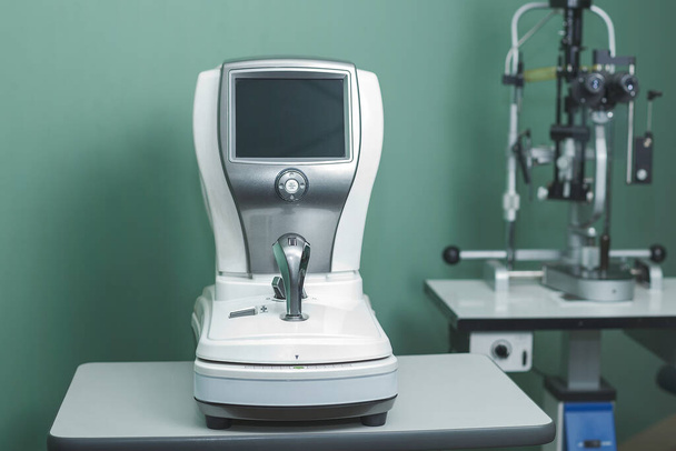 Equipamento médico optometrista usado para exames oftalmológicos - Foto, Imagem
