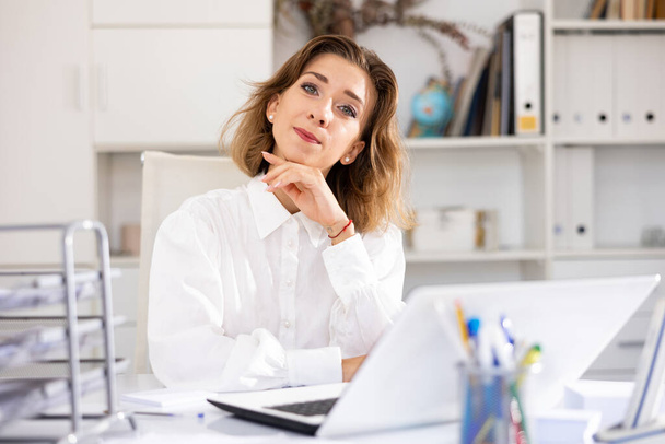 Portrait of successful business woman in modern office interior - Foto, Imagem