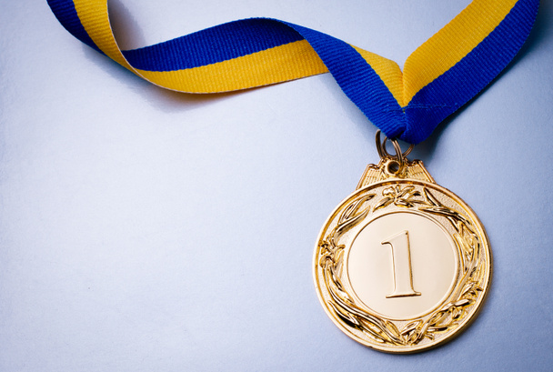 Zlatá medaile na modré - Fotografie, Obrázek