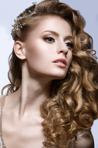 Beautiful girl in wedding image with barrette in her hair - Fotografie, Obrázek