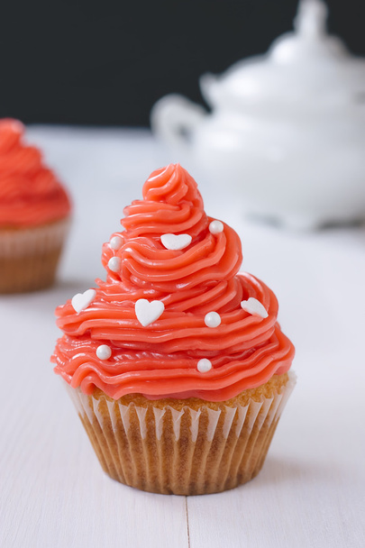 Cupcake met roze botterroom - Foto, afbeelding