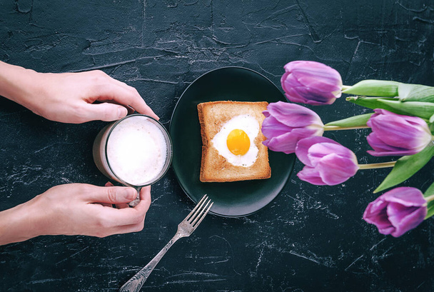 "Still breakfast for a loved one with tulips on a dark background" - Zdjęcie, obraz