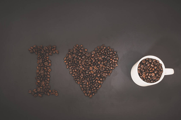 Me encanta beber café, granos de café alinean la palabra café  - Foto, Imagen