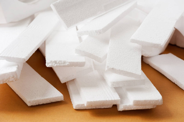 "White polystyrene foam, material for packaging or craft applications" - Foto, imagen