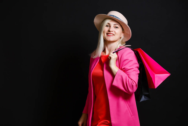 woman with shopping bags on black Friday - Zdjęcie, obraz