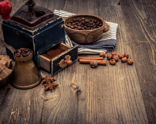 eski değirmeni ve kahve çekirdekleri - Fotoğraf, Görsel