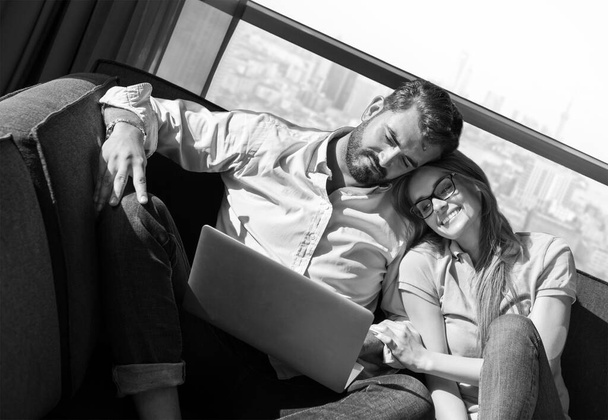 "couple relaxing at  home using laptop computers" - Foto, imagen
