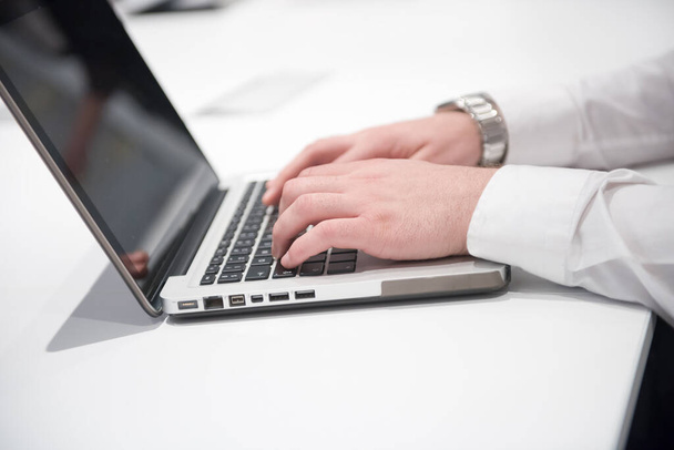 hands typing on laptop at meeting - Foto, Imagem