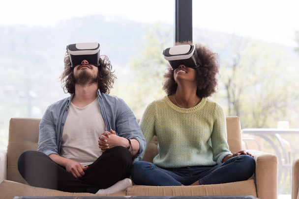 Multiethnic Couple using virtual reality headset - Φωτογραφία, εικόνα