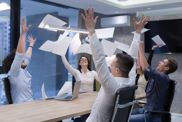 startup Group of young business people throwing documents - Фото, зображення