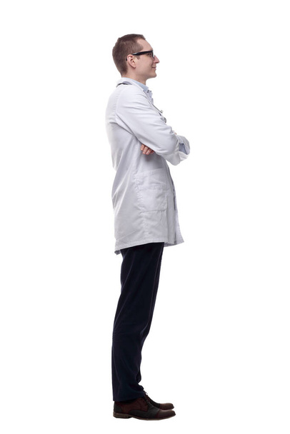 уверенный в себе молодой доктор с нетерпением. изолированный на белом - Фото, изображение