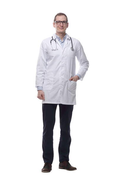 portret van een gekwalificeerde mannelijke arts. geïsoleerd op een wit - Foto, afbeelding