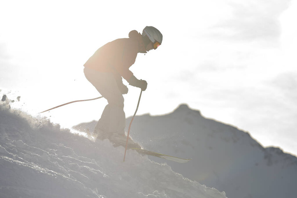 Sciare ora nella stagione invernale
 - Foto, immagini