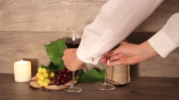 iki kadeh kırmızı şarap - Video, Çekim