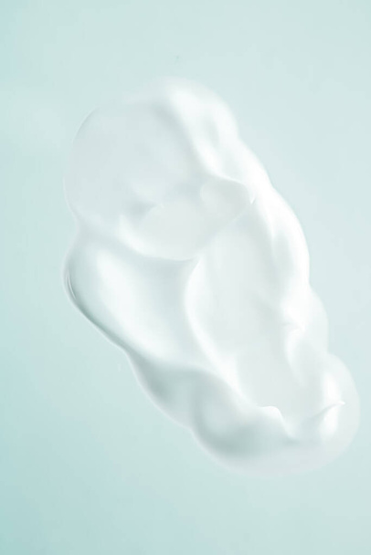 "抗菌・衛生的質感としてのクリームソープ・手洗い消毒剤・化粧品スミア・シェービングフォーム・オーガニックボディローション・天然洗顔料などの美容製品" - 写真・画像