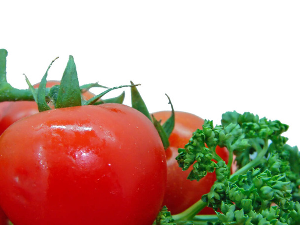  バックグラウンドでトマトと新鮮な野菜, 閉じる - 写真・画像