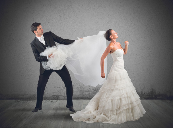 Husband pulls the veil - Foto, Imagen