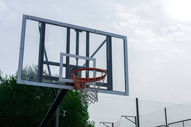 horizontal photo of a basketball entering the basket court - Valokuva, kuva