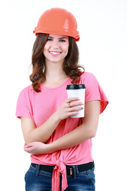 "Junge Bauarbeiterin mit Helm und Kaffee" - Foto, Bild