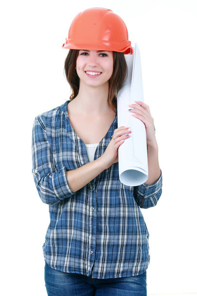 "Jeune femme ludique en chemise et jeans et casque orange tenant grand papier" - Photo, image