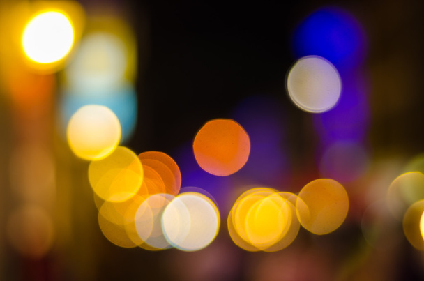 Texture abstraite urbaine déconcentrée, lumières bokeh des lumières de la ville en arrière-plan avec des lumières floues
 - Photo, image