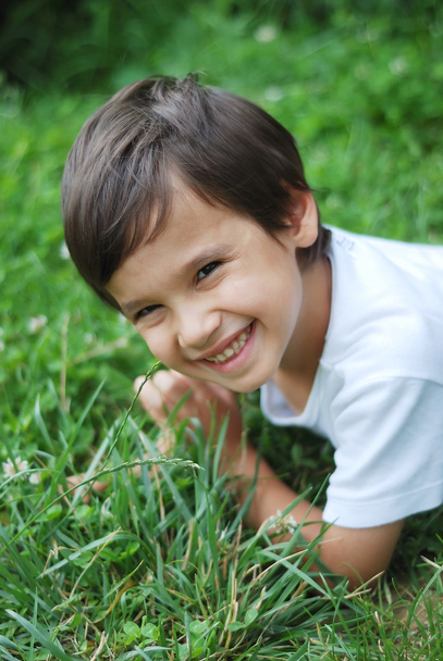 Child laying on the grass - Foto, Imagem