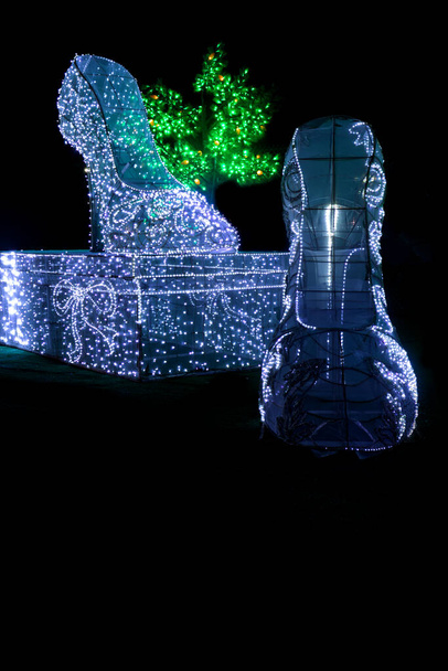 Women's heels light up in the dark - modern light show - Zdjęcie, obraz