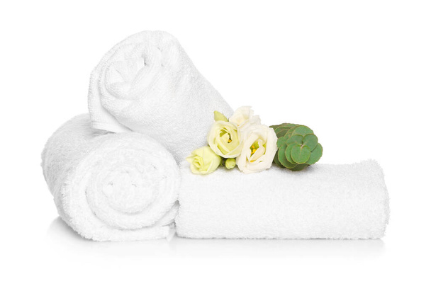 Soft terry towels with beautiful flowers and eucalyptus branch on white background - Foto, Imagem