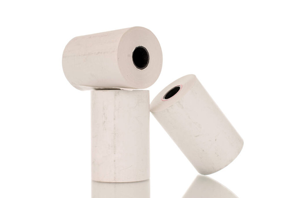 Три рулона бумажной кассовой ленты, крупным планом изолированные на белом. - Фото, изображение