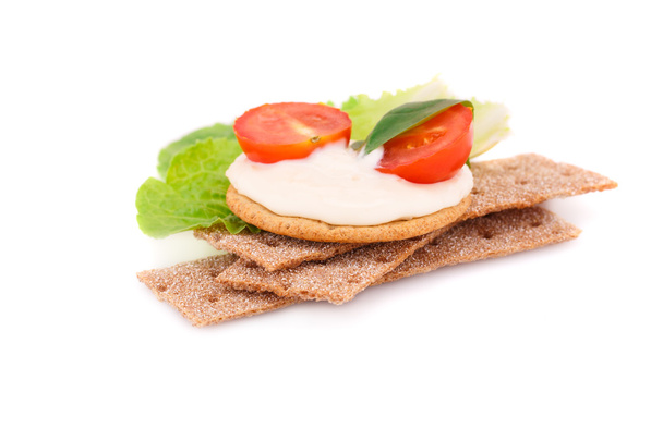 Crackers with fresh vegetables and cream - Photo, Image