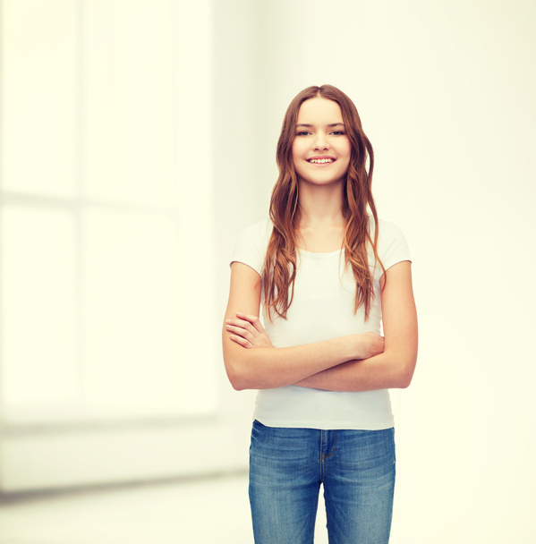 smiling teenager in blank white t-shirt - Fotografie, Obrázek