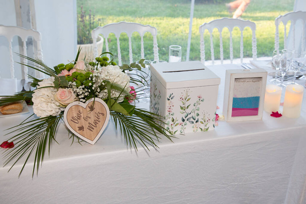 decorated wedding table with text french urn vive les maries means long live the bride and groom and sand box marked together forever in france ensemble pour toujours - Photo, Image