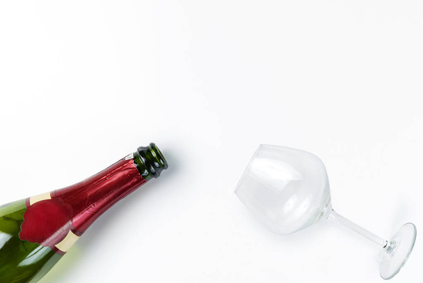 The champagne bottle and champagne glass on white background - Φωτογραφία, εικόνα