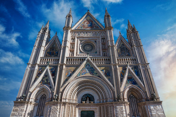 front view of the cathedral of the town of orvieto - Foto, Bild