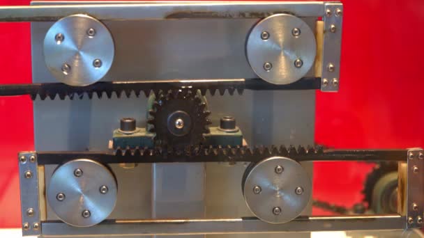 Varios modelos de dispositivos mecánicos tradicionales exhibidos en el Museo de Ciencia y Tecnología - Metraje, vídeo
