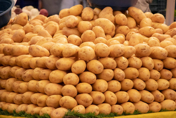 Kartoffeln, Marktplatz, Gemüse- und Obstverkauf, landwirtschaftliche und landwirtschaftliche Produkte - Foto, Bild