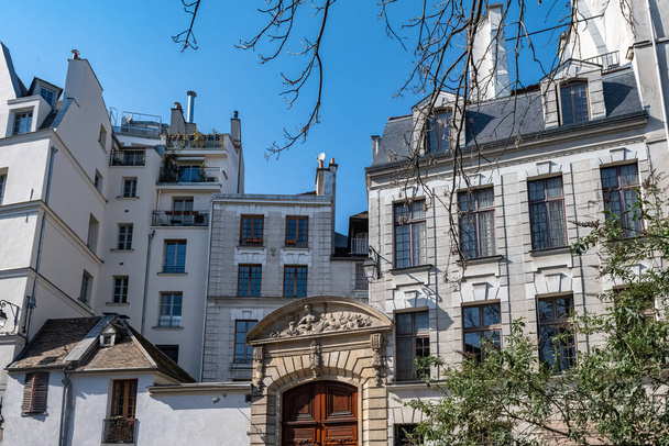 París, lujosa fachada parisina en el distrito 6e, un barrio chic en el centro - Foto, imagen