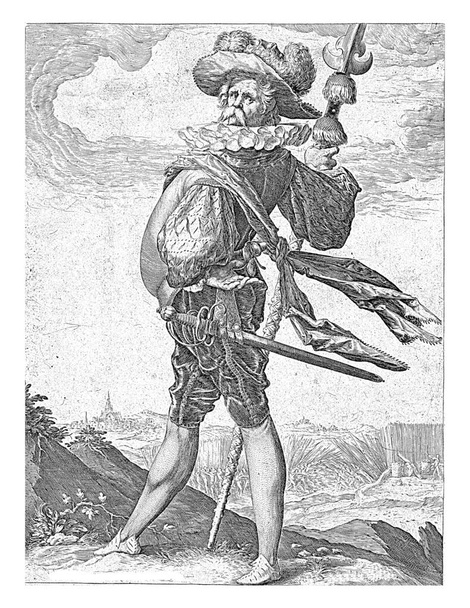 Ein Mann in militärischer Kleidung (Oberst), von links gesehen in voller Länge, ein Schwert am Gürtel, eine Stockwaffe (Partisanen) in der rechten Hand. - Foto, Bild